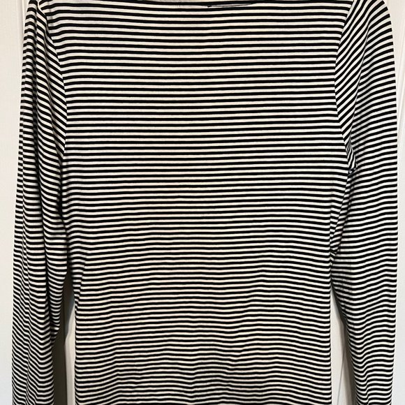 Kenneth Cole Reaction-Med black & white pin striped long sleeve comfortable top - Picture 9 of 9